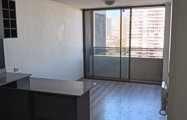 Luminoso Departamento Frente Al Metro, En Venta