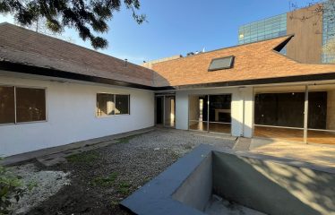 Casa Comercial En Arriendo En Vitacura