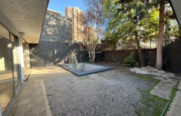 Casa Comercial En Arriendo En Vitacura