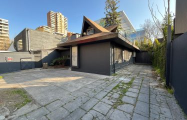 Casa Comercial En Arriendo En Vitacura