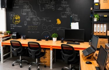 Oficina con privado y salas de reuniones