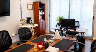 Oficina con privado y salas de reuniones