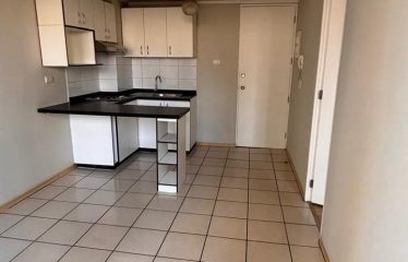 Departamento con servicios y comercio cercano