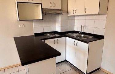 Departamento con servicios y comercio cercano