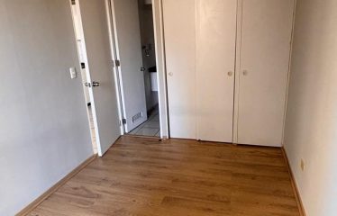 Departamento con servicios y comercio cercano