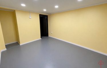 Gran terreno con galpón, bodegas, casa y estacionamientos