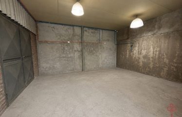 Gran terreno con galpón, bodegas, casa y estacionamientos
