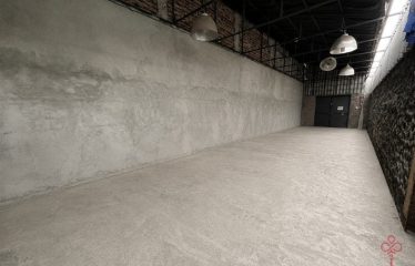 Gran terreno con galpón, bodegas, casa y estacionamientos