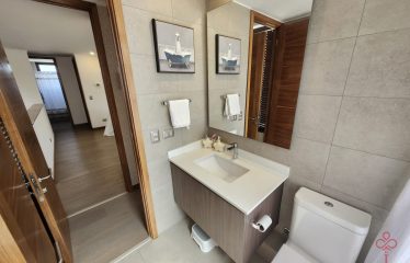 Casa familiar de 4 dormitorios más servicio en condominio