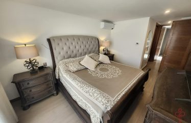 Casa familiar de 4 dormitorios más servicio en condominio