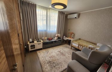 Casa familiar de 4 dormitorios más servicio en condominio