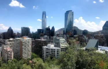 Casa con jardín y piscina en El Golf, Las Condes