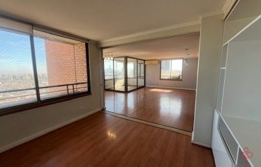 Departamento de 4 dormitorios con terraza en Las Condes