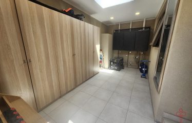 Casa familiar de 4 dormitorios más servicio en condominio