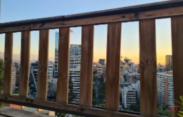 Casa con jardín y piscina en El Golf, Las Condes